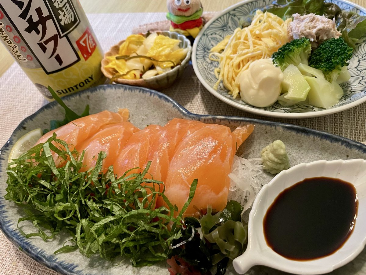 qu6og65740's tweet photo. 🍀生サーモン（いつかの晩ごはん）🍀

ぢがれだぁぁ｡ﾟ(ﾟ´Д｀ﾟ)ﾟ｡
でも！今から楽しみにしていたR-1グランプリ観るぞぉ📺

情報シャットアウトして帰ってきたので誰が優勝🏆したかまだ知りません。楽しみだなぁ╰(*´︶`*)╯

#R1GRANDPRIX https://t.co/Zp9OzlF3aY
