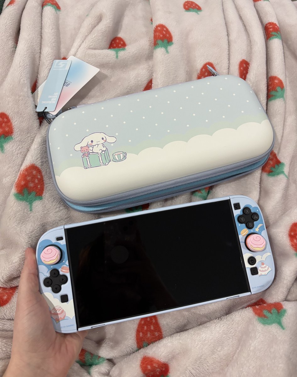 𑣲selina tweet media