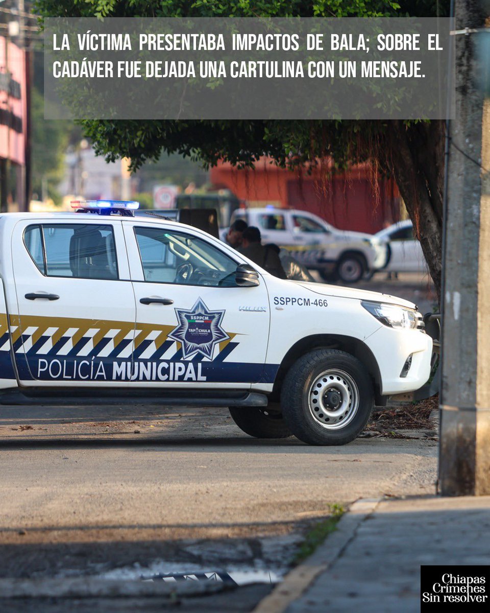 Habitantes de Tapachula, Chiapas localizaron un cuerpo envuelto en sábanas blancas sobre la 13 Norte, entre 15 y 17 Oriente. La víctima presentaba impactos de bala y, sobre el cadáver, fue dejada una cartulina con un mensaje.
📸Damian Sánchez
