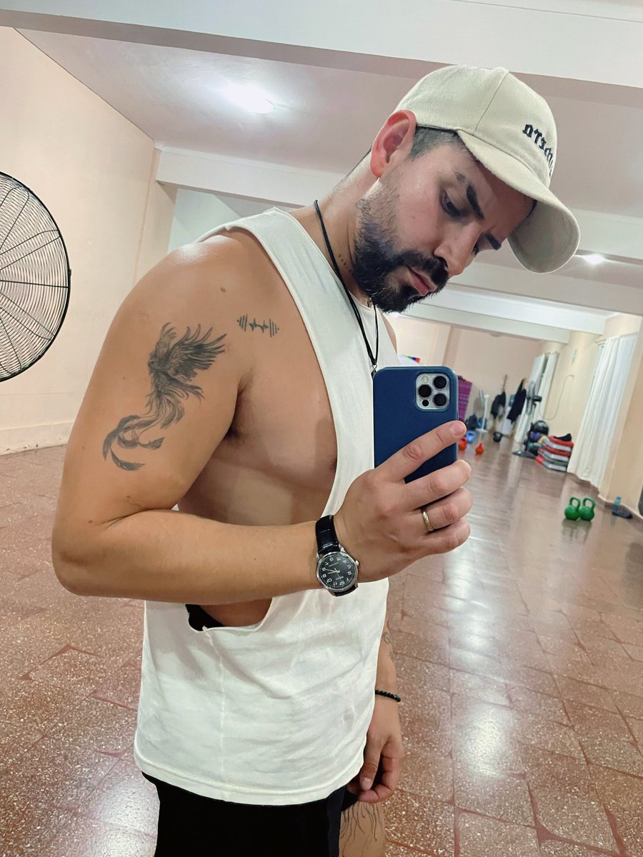 nickb181's tweet photo. Sábado https://t.co/BIlsTXgeX0