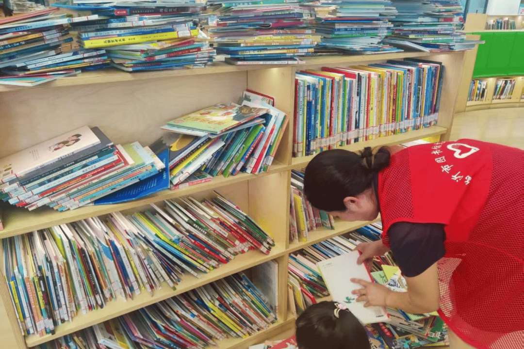 Alex James tweet media