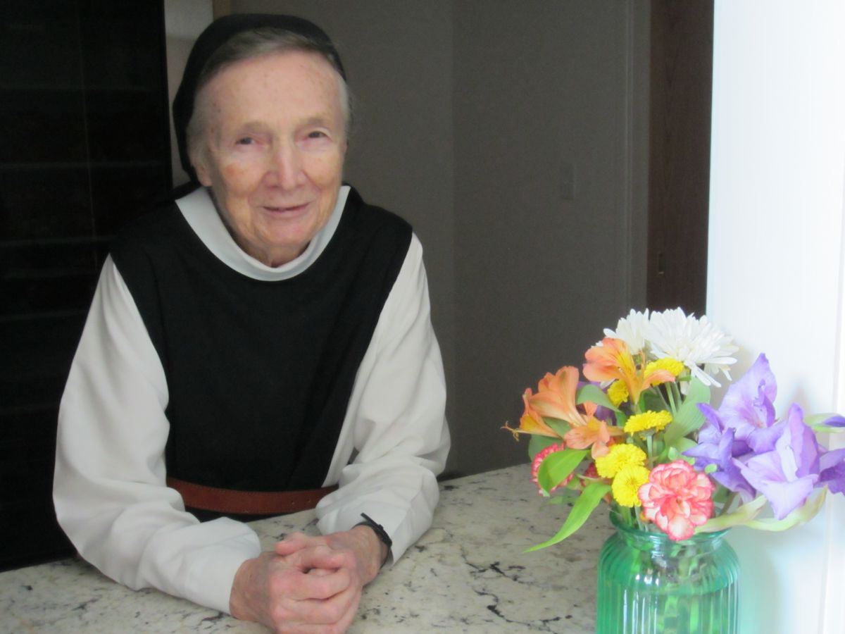 soarusa's tweet photo. Happy Spring! This time of year reminds us that new beginnings are always possible. Where flowers bloom, so does hope.🌹🌈 

#NewBeginnings #SpringVibes #SpringInspiration #NatureLovers #SeasonOfHope #CatholicSisters https://t.co/8ncU9ISAKw
