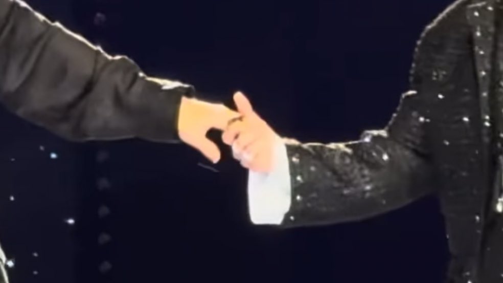 soulmataes's tweet photo. dont show this to vminies, this is worse than crack for them https://t.co/MeqYbmXBxX