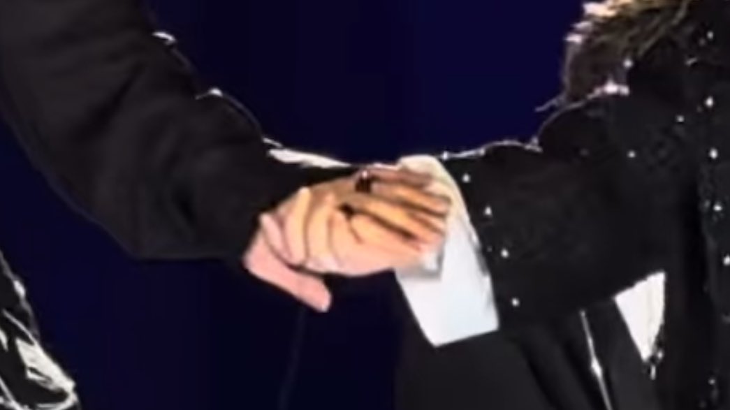 soulmataes's tweet photo. dont show this to vminies, this is worse than crack for them https://t.co/MeqYbmXBxX