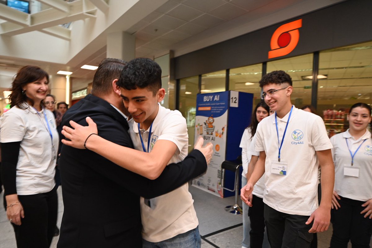 Nikos Hardalias tweet media