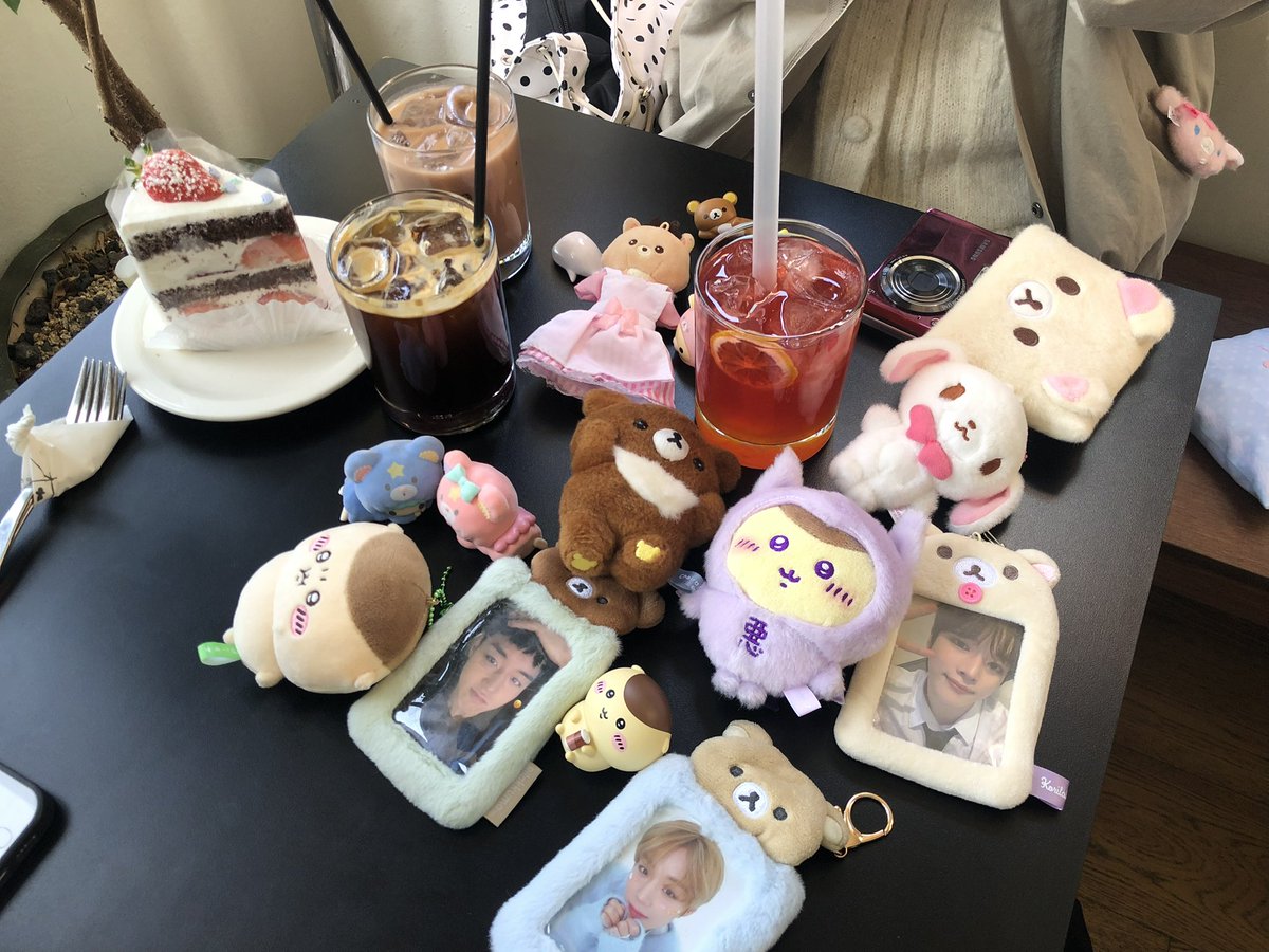 오늘의 훈녀생정
: 소녀 셋이 모이면 디저트 디딜 틈이 없다 ♡