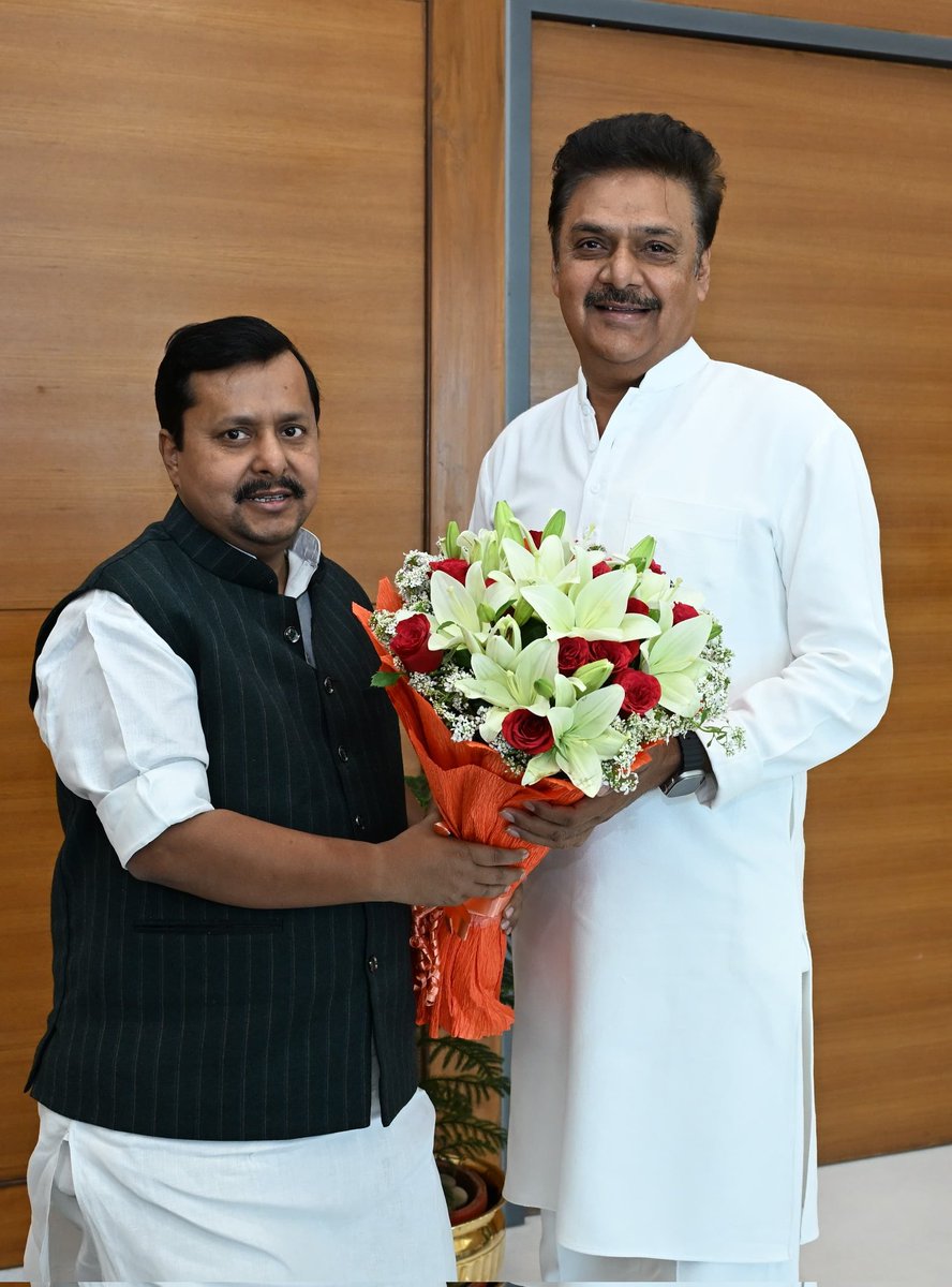 surendrasnaagar's tweet photo. मा० राष्ट्रीय अध्यक्ष श्री @NitinNabin जी से भेंट कर उन्हें राज्यसभा सांसद निर्वाचित होने पर बधाई एवं शुभकामनाएं दीं। https://t.co/mlGyRZhtte
