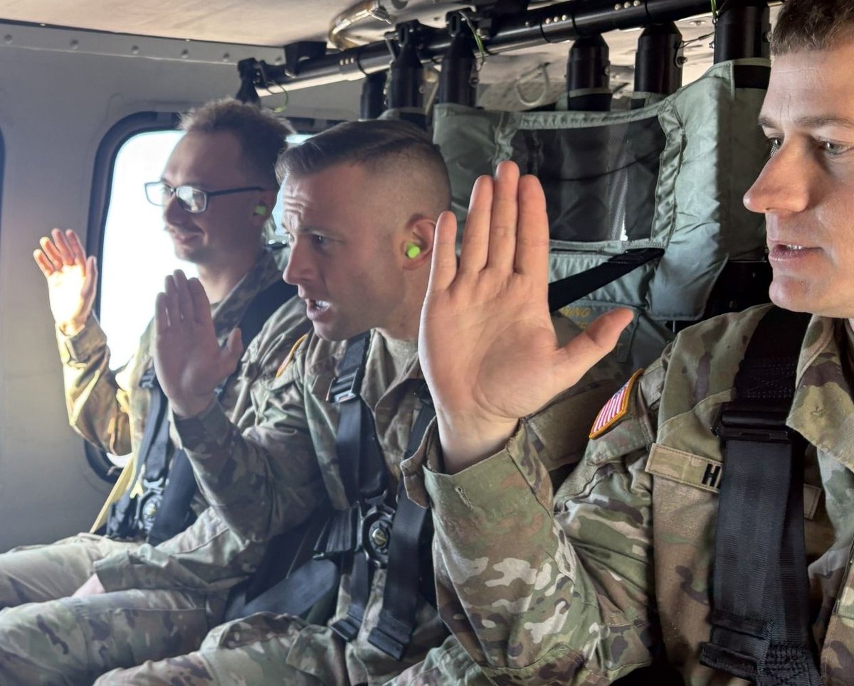 WVNationalGuard's tweet photo. 🚁 Steel blades. Oaths renewed. Commitment forged in the air.
Last month at Camp Dawson, C Co, 1-150th AVN Assault BN Black Hawks carried six 1-150th CAV Soldiers as they reenlisted, choosing to continue serving the WVARNG &amp; the nation.
A powerful moment. A proud tradition. https://t.co/vCfbe3yyaw