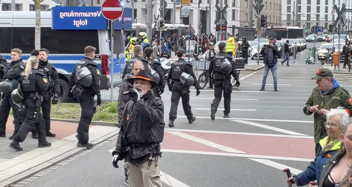 Meermensch 📯 tweet media