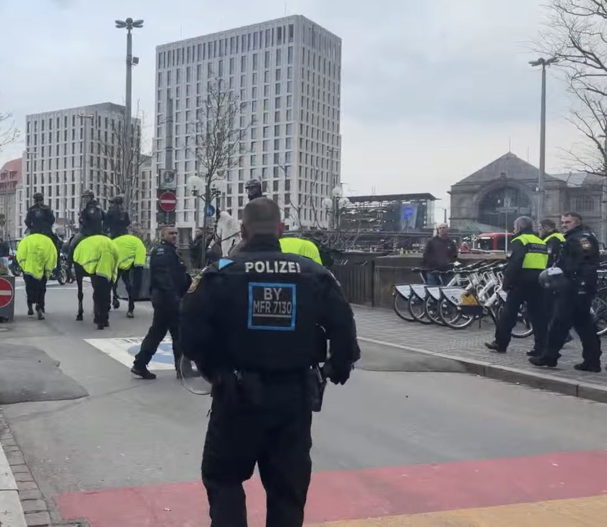 Meermensch 📯 tweet media