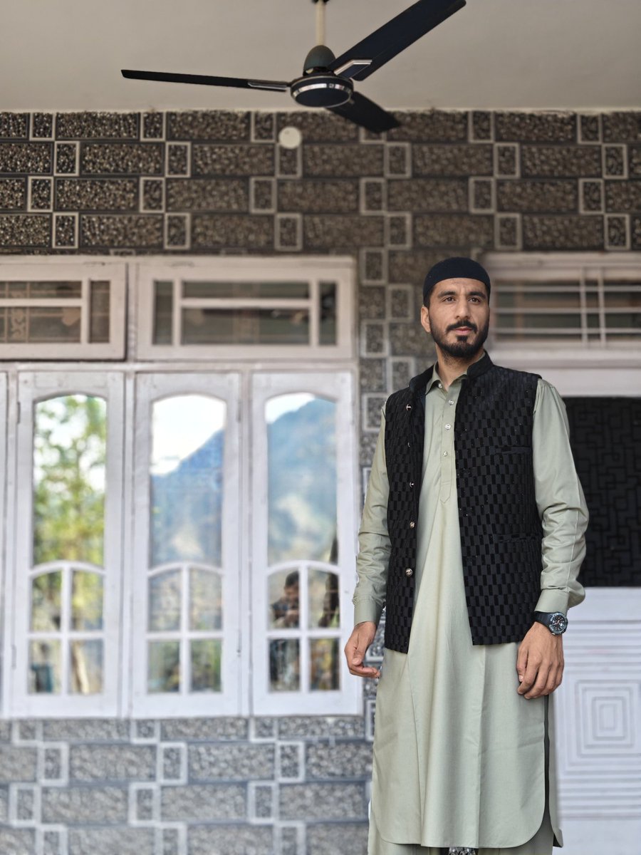 irfannyk786's tweet photo. Eid Mubarak ✨ 

#Eidlfitr  #Eid https://t.co/5kbWCzIfUR