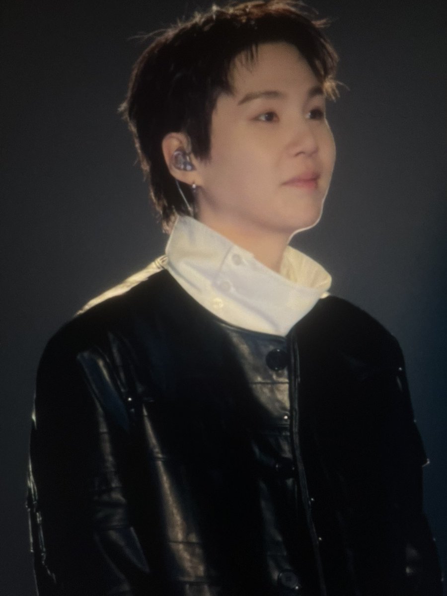 Edi is seeing bts tweet media