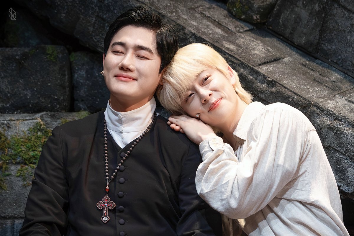 2026.03.21 밤공
뮤지컬 <나르치스와 골드문트>
막공 무대인사

나르치스 유승현 배우님
골드문트 동현 배우님

4연 손잡고 같이 오시기예요🥲🥲