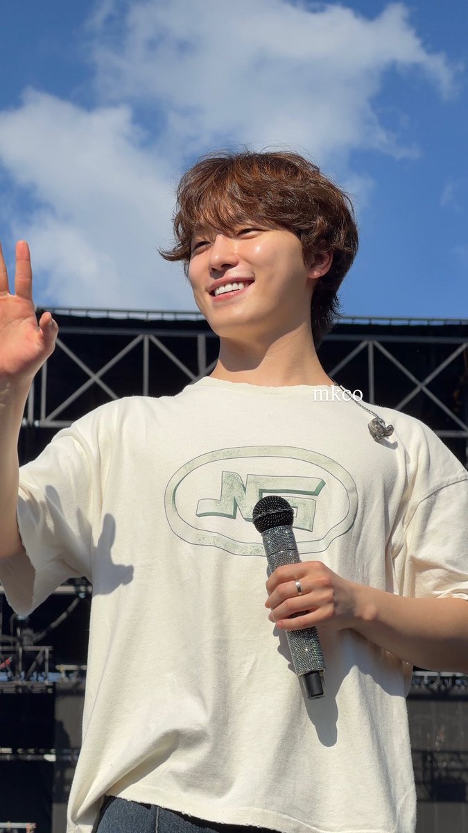 elle 𖧷 is seeing svt 🩵 tweet media