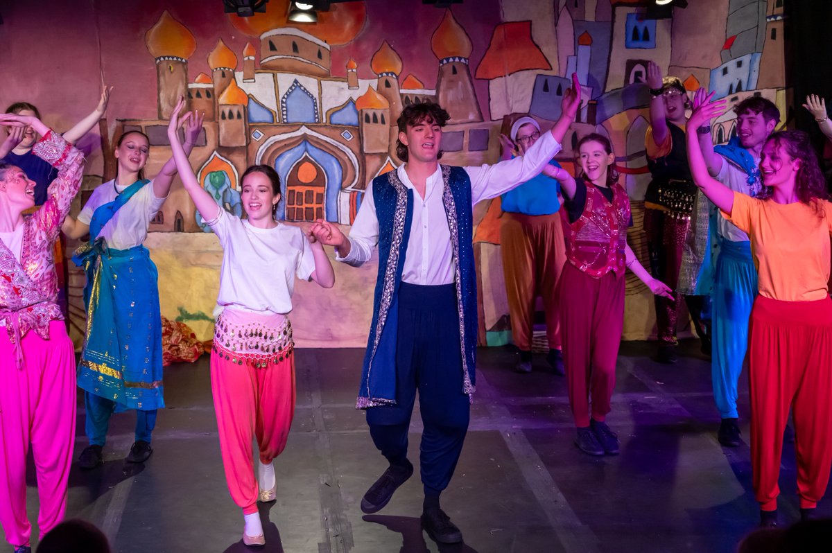 FlyingHighCIC's tweet image. Happy World Theatre Day! 🌏

Never miss a thing at flying-high.org.uk

#flyinghigh
#gedlingborough
#performingarts
#dance
#acting
#singing
#arnold
#nottingham
#gedling