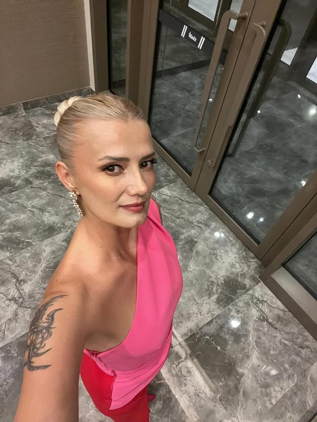 bpthaber's tweet photo. Aleyna Kalaycıoğlu’nun annesi Zuhal Kalaycıoğlu, gözaltına alınanlar arasında yer alıyor. (Emrullah Erdinc) https://t.co/h063R8Ms2w