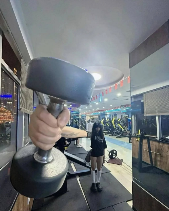 Shitpost 2077 tweet media