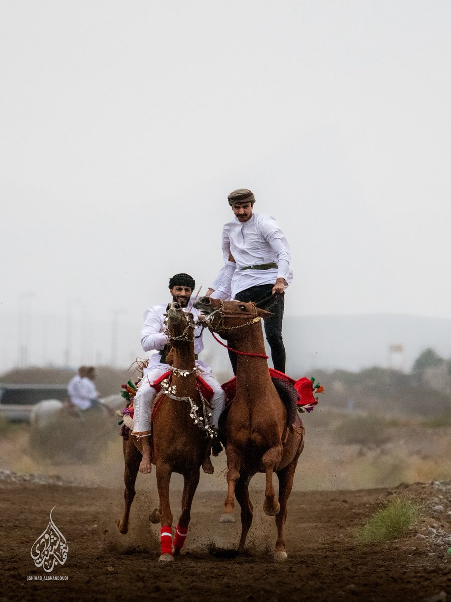 Shihabshandoudi's tweet photo. صور من : استعراض الفرسان في ركض عرضة الخيل #ثاني_أيام_العيد بولاية عبري ببلدة السليف 🏇 

#عيد_الفطر_١٤٤٧ه 
#لقطة_عمانية_في_العيد https://t.co/w1rkBV3s5N