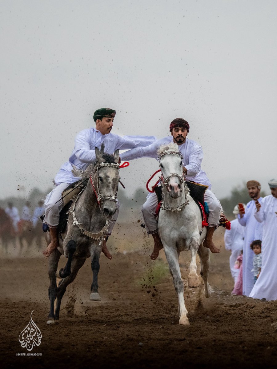 Shihabshandoudi's tweet photo. صور من : استعراض الفرسان في ركض عرضة الخيل #ثاني_أيام_العيد بولاية عبري ببلدة السليف 🏇 

#عيد_الفطر_١٤٤٧ه 
#لقطة_عمانية_في_العيد https://t.co/w1rkBV3s5N