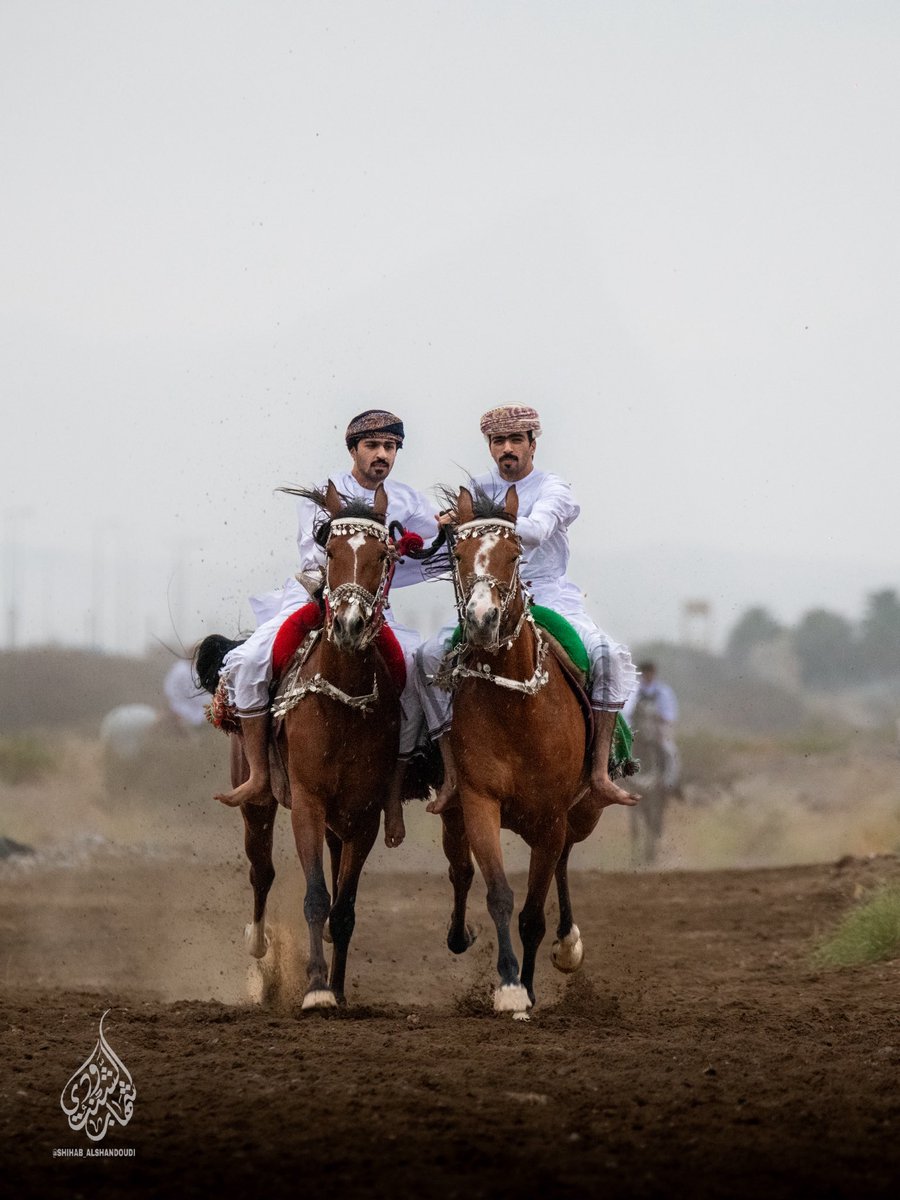 Shihabshandoudi's tweet photo. صور من : استعراض الفرسان في ركض عرضة الخيل #ثاني_أيام_العيد بولاية عبري ببلدة السليف 🏇 

#عيد_الفطر_١٤٤٧ه 
#لقطة_عمانية_في_العيد https://t.co/w1rkBV3s5N