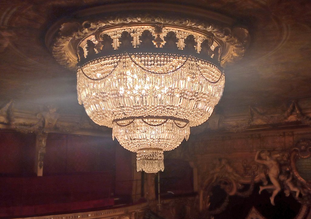 MarineBaron2's tweet photo. Au théâtre du Palais-Royal à Paris pour la pièce de théâtre "Edmond" d'Alexis Michalik.
🎭🕯📖🪶🧤🗡🪞 https://t.co/QADOsSkood