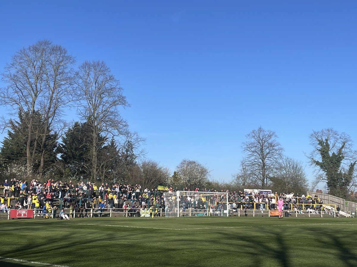 Oldboatie's tweet image. Grass roots football @HitchinTownFC #greatsupport #outdoorlife