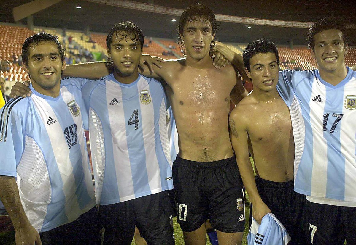 Una de las tantas postales de Franco Sanchirico. Fue campeón de los Juegos Panamericanos en Santo Domingo 2003. Acá junto a Ezequiel Lázaro, Barbosa, Perrone y Marcos Aguirre.