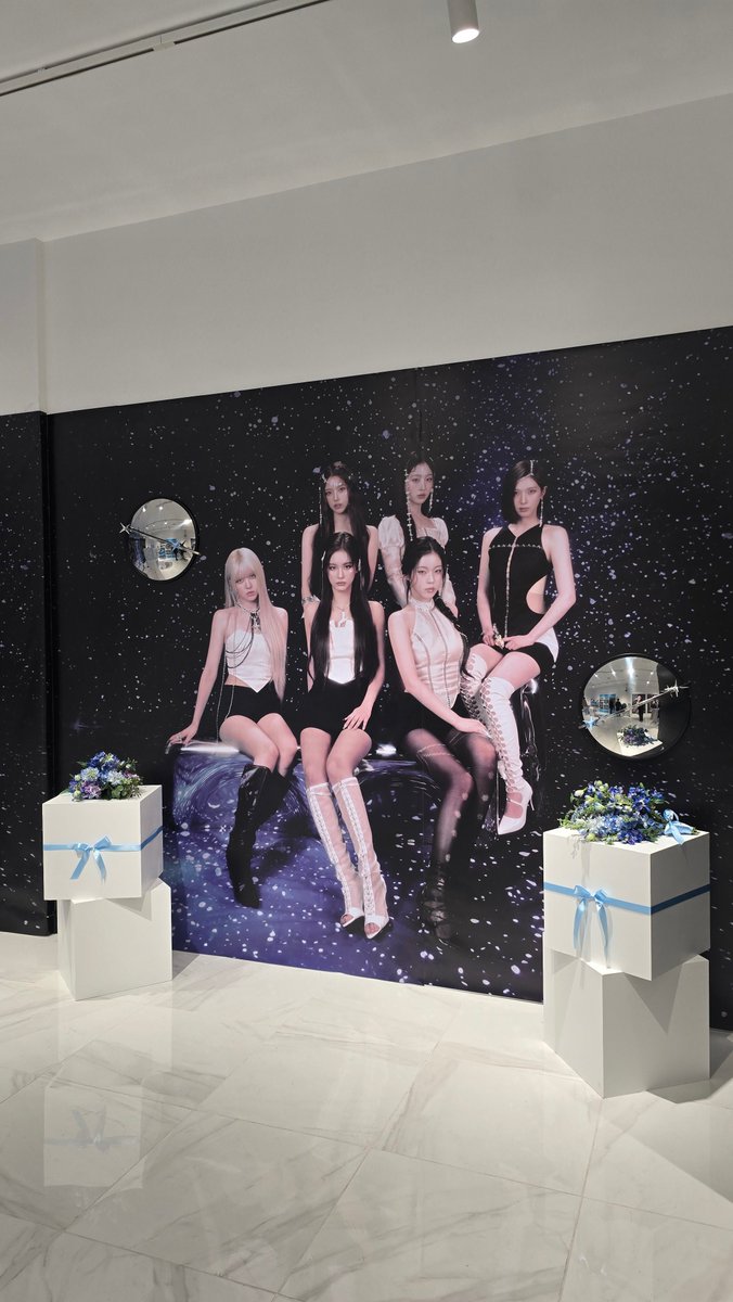 haewonlly's tweet photo. le pop up est trop beau 😭😭 #NMIXX #ZEROFRONTIER #NMIXX_POPUP https://t.co/hHc2DpXNhA
