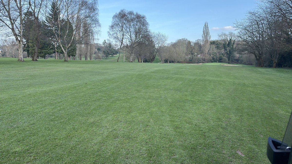 c86low's tweet image. Afternoon knock with my helper! Nice to see the course from a golfing perspective! Really happy with how it’s playing at the moment! #turf #golf #greenkeeping #weekend #sunshine