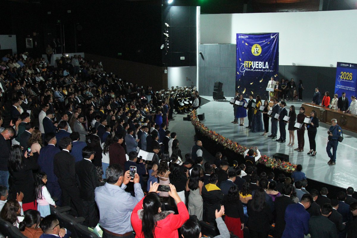 AudReformaPue's tweet photo. Así se vivió la ceremonia de graduación del Instituto Tecnológico de Puebla.🎓✨
El Auditorio de la Reforma fue sede de este momento especial que celebra el esfuerzo, la dedicación y los logros de las y los egresados.👏

¡Felicidades por este gran paso!🌟

#PueblaElLatidoDeMéxico https://t.co/aTIUva0uve