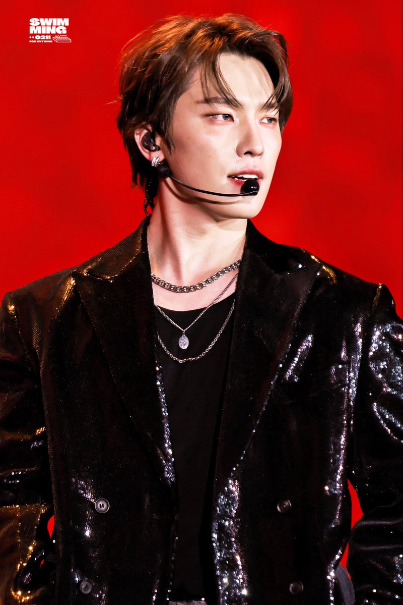 SWIMMING🦦 tweet media