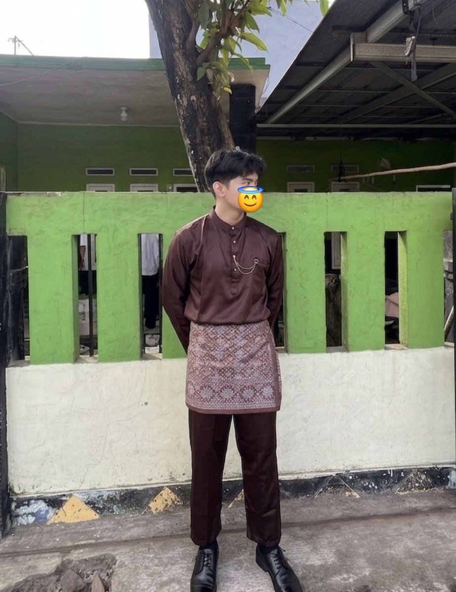 angscray's tweet photo. selamat hari raya https://t.co/7dE39DsVPf