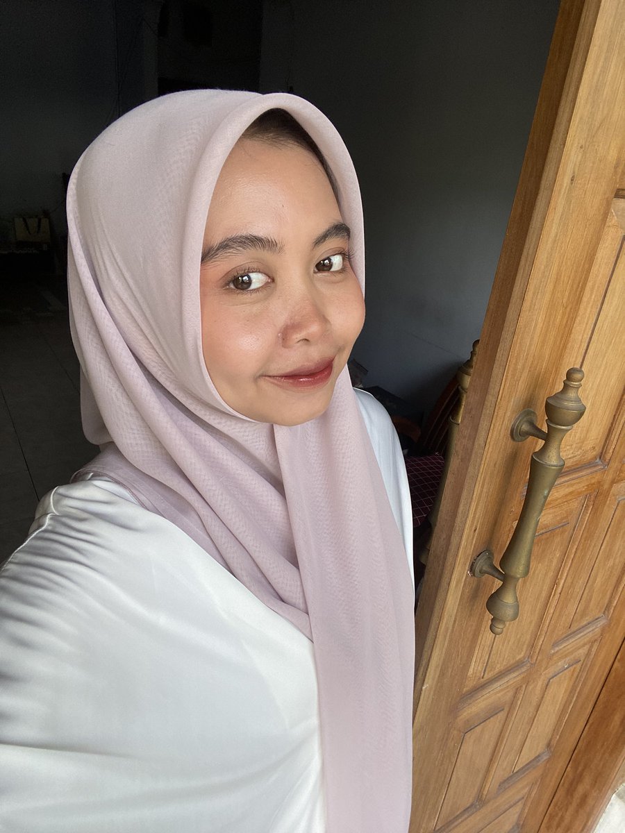 prettypumpkinss's tweet photo. met lebaran https://t.co/aQtnXkF781