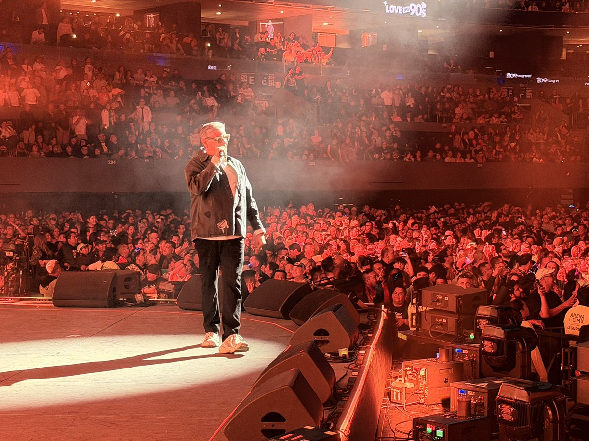 jessiecervantes's tweet photo. Que gran noche, #Lovethe90s ✨🎤 
La Arena CDMX a reventar, bailando y cantando con los clásicos que marcaron una de las décadas más importantes de la música. 🎶
Muchas gracias, @BOBOProduccion por invitarme a conducir este gran show. https://t.co/2ty2YLaxXI