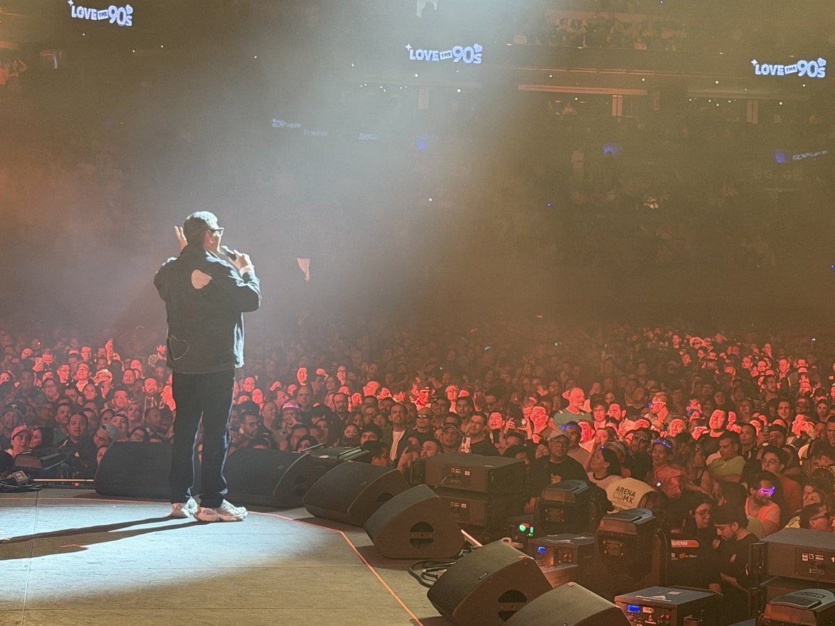 jessiecervantes's tweet photo. Que gran noche, #Lovethe90s ✨🎤 
La Arena CDMX a reventar, bailando y cantando con los clásicos que marcaron una de las décadas más importantes de la música. 🎶
Muchas gracias, @BOBOProduccion por invitarme a conducir este gran show. https://t.co/2ty2YLaxXI