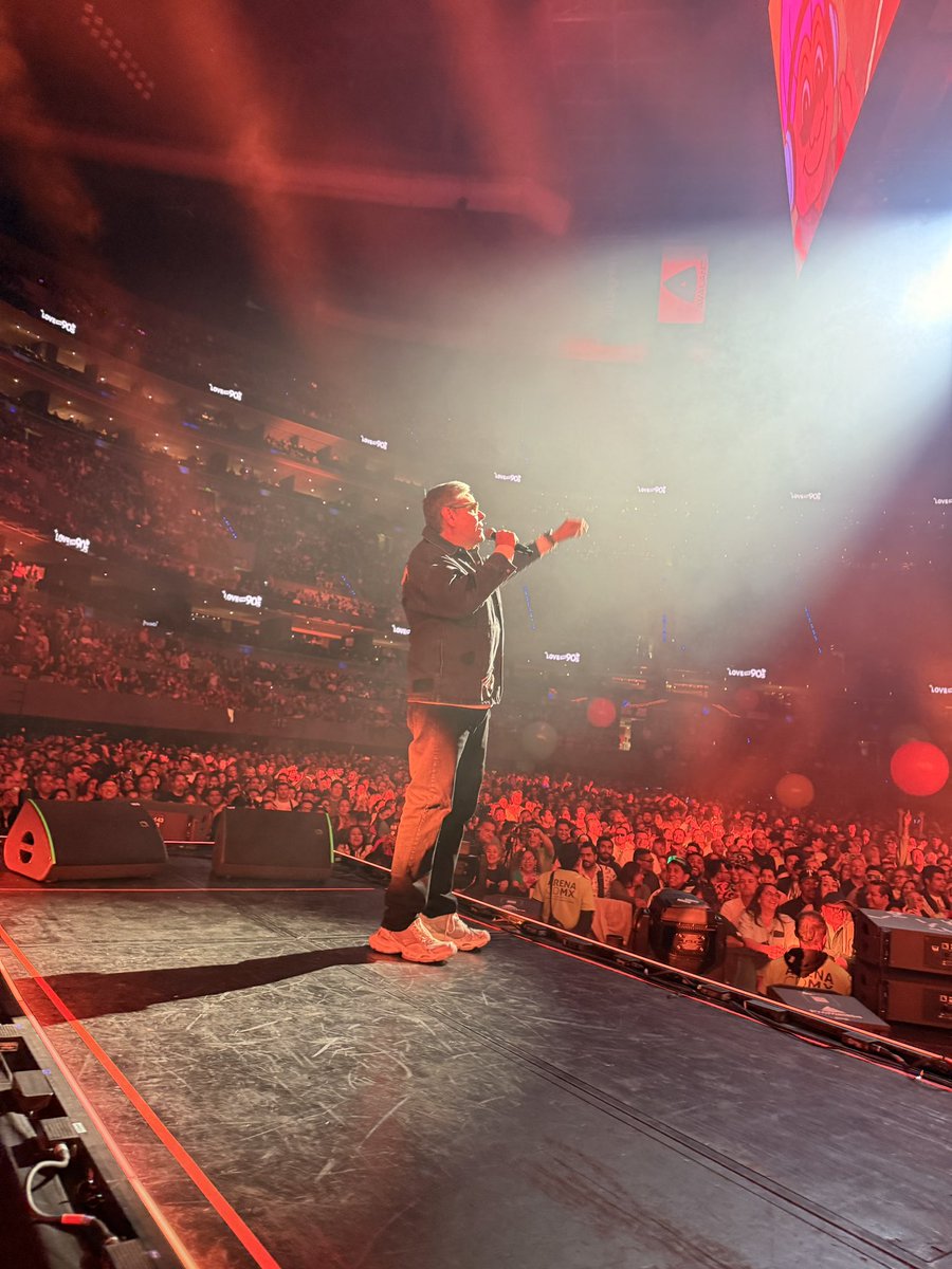 jessiecervantes's tweet photo. Que gran noche, #Lovethe90s ✨🎤 
La Arena CDMX a reventar, bailando y cantando con los clásicos que marcaron una de las décadas más importantes de la música. 🎶
Muchas gracias, @BOBOProduccion por invitarme a conducir este gran show. https://t.co/2ty2YLaxXI