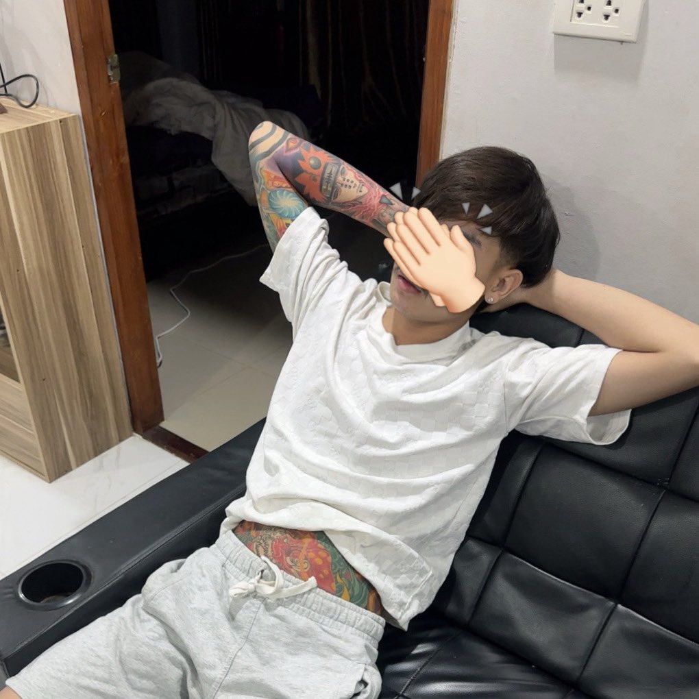 แมวแอบเล่น tweet media