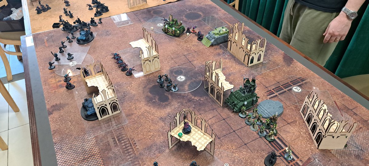 HCMCityInfinty's tweet photo. Playes 1.5k. Sisters of battle vs my GSC biosantic brood. Mortar fire and indirect put pressure on the sisters units. Purestrains, bikes slammed into the front line. The amount of flamers really made force overwatch but I had higher unit count to keep up the attack #warhammer40k https://t.co/ptfG2NcJG1
