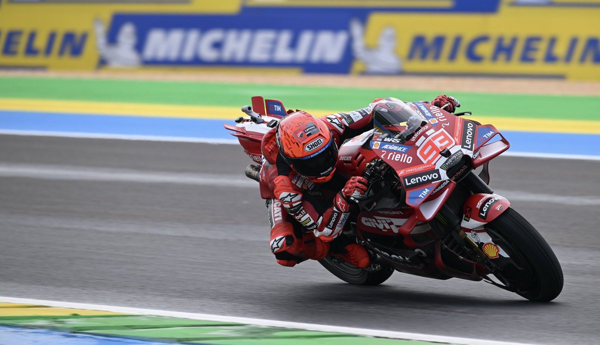 mlito13's tweet photo. #BrazilianGP 🇧🇷
#Q2 #MotoGP #AutódromodeGoiânia :🏁
1. @FabioDiggia49 #FD49 🇮🇹 1:17.410 @VR46RacingTeam
2. @Marco12_B #MB12 🇮🇹 1:17.480 @ApriliaOfficial
3. @marcmarquez93 #MM93 🇪🇸 1:17.491 @ducaticorse
#Goiânia #GoiâniaGP https://t.co/IRBGkpjMHq