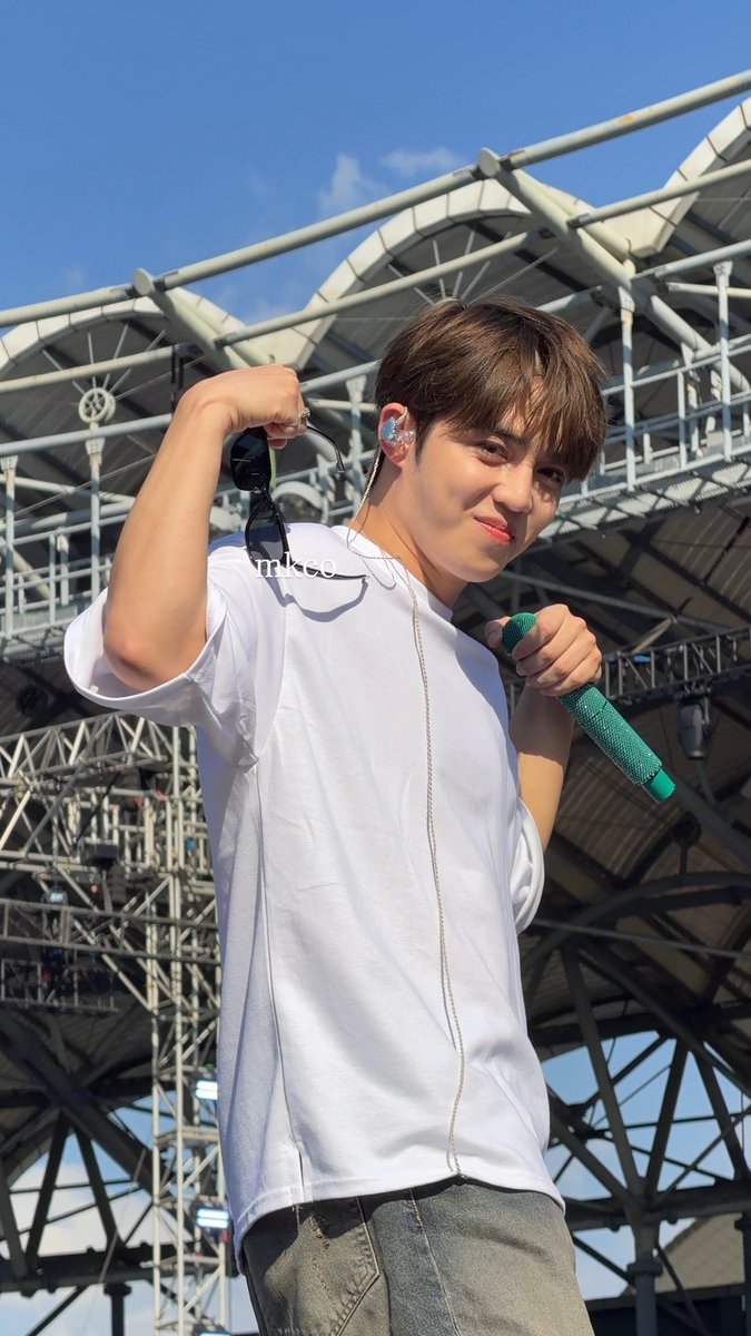 elle 𖧷 is seeing svt 🩵 tweet media