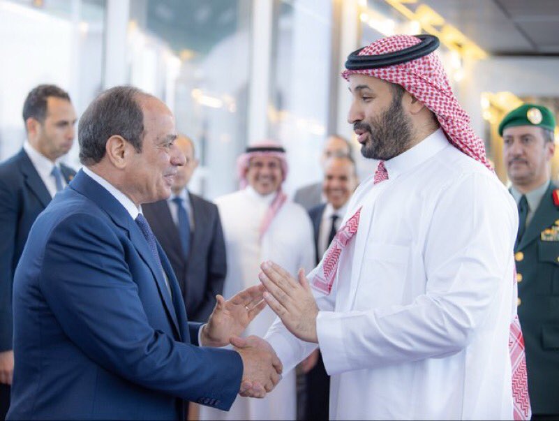 HRHMBNSALMAAN's tweet photo. رئيس جمهورية مصر العربية يغادر #جدة وسمو سيدي #ولي_العهد في مقدمة مودعيه. https://t.co/dC52pbwAVJ