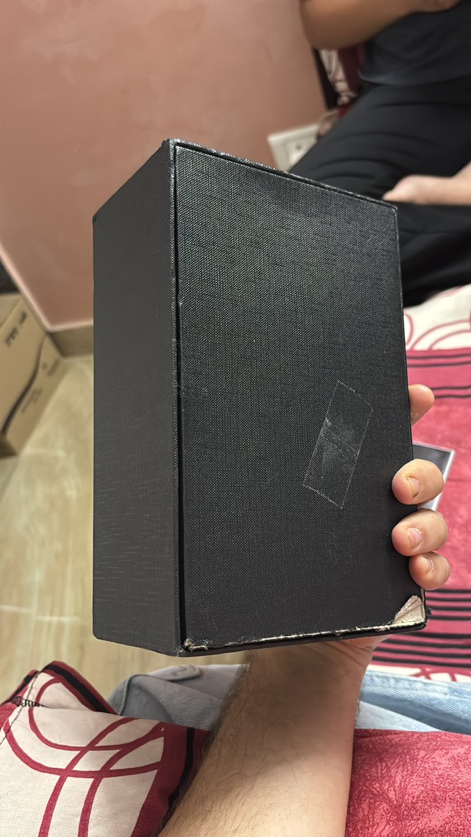 InsightCharting's tweet photo. Extremely disappointed with @JioMart Ordered a BEARDO Chrome Beast Grooming Kit (Order: 17737407740425569A) and received a USED, FILTHY, &amp; likely FAKE product. 🤮
• No seal/labels on the box
• Scratches all over the body.
• Most disgusting part? It still has HAIR inside it! https://t.co/tl80cDjSmm