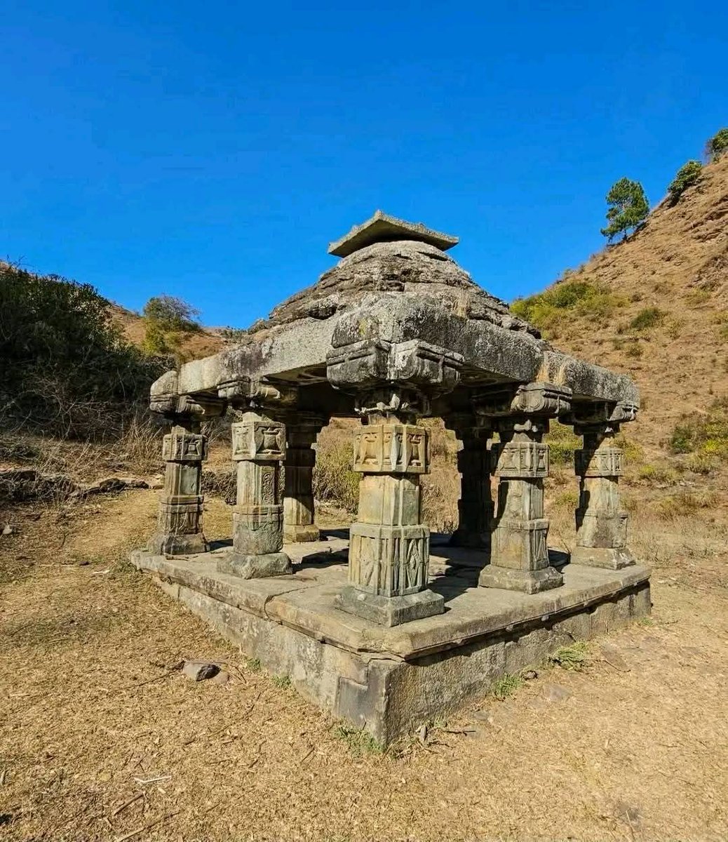 joraman100's tweet photo. Ajaymerukot was one of the capital of Doti kingdom established by the malla kings in 13th century.
The ruins of the palace is located in ajaymeru rural municipality in Dadeldhura District. https://t.co/g4zAKeudSH