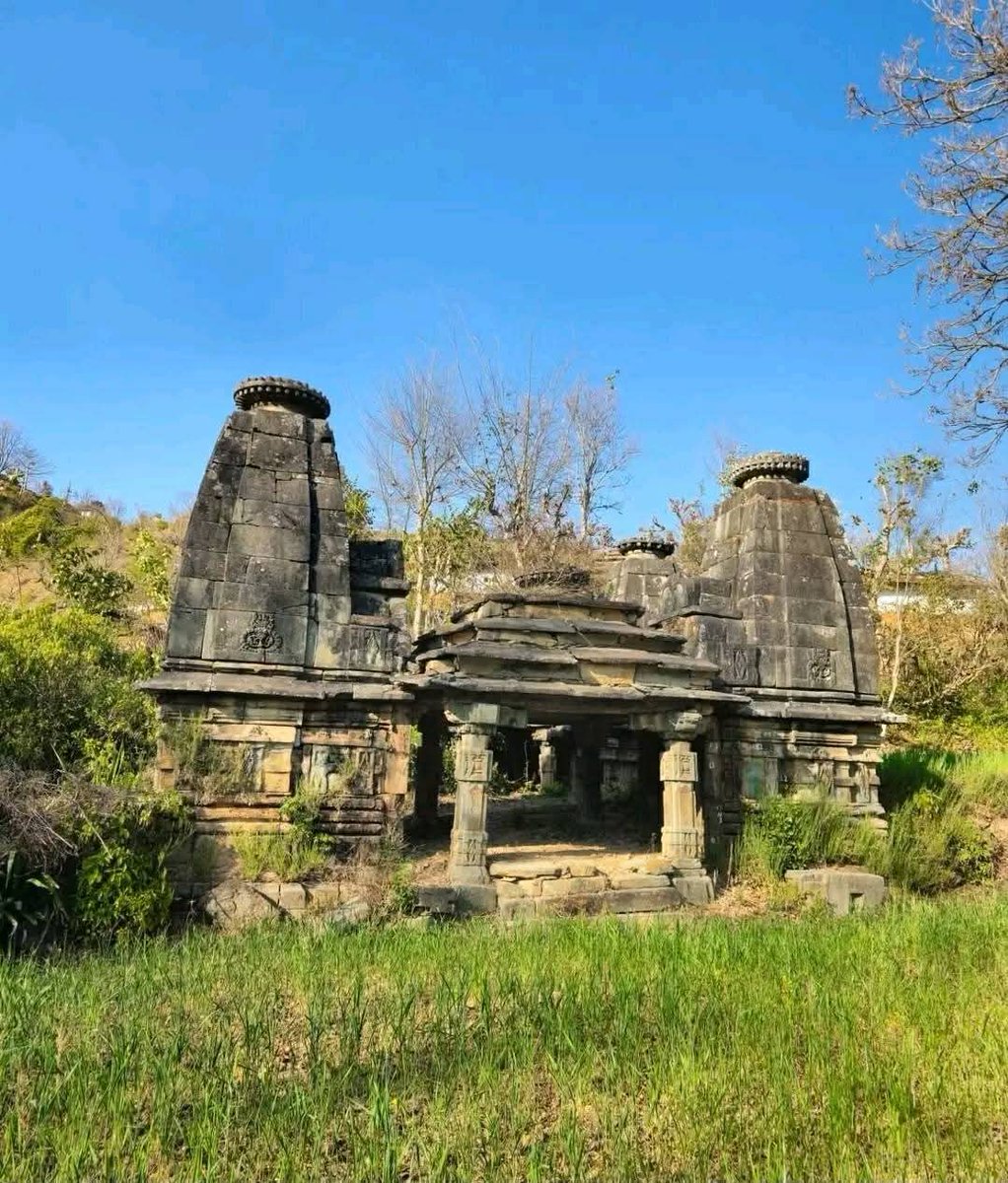 joraman100's tweet photo. Ajaymerukot was one of the capital of Doti kingdom established by the malla kings in 13th century.
The ruins of the palace is located in ajaymeru rural municipality in Dadeldhura District. https://t.co/g4zAKeudSH