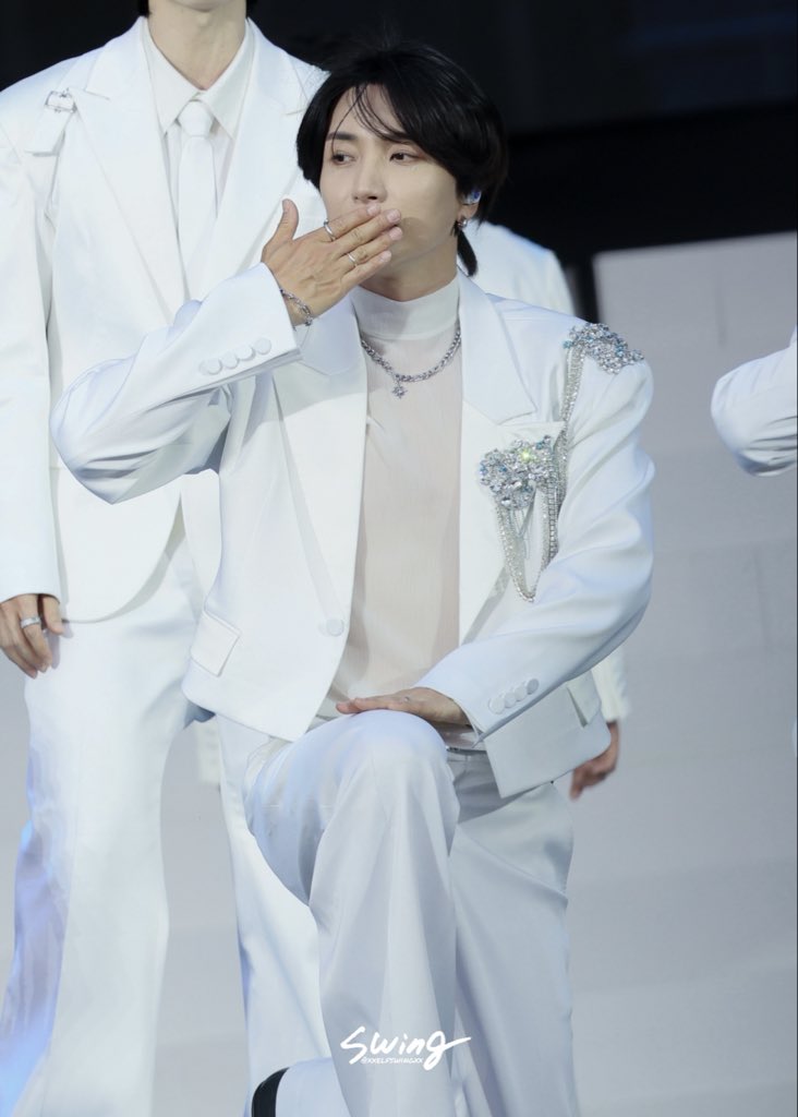 xxelfswingxx's tweet photo. 20260321🇻🇳Super Show 10
-
日光嘅哥哥好好睇
-
@special1004 
#SuperJunior #SuperShow10 #Leeteuk #슈퍼주니어 #이특 https://t.co/0Y4P8dk4cU