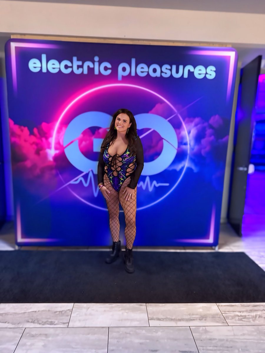 Stacey Monroe Exxxotica Chicago 4/9-4/12 tweet media