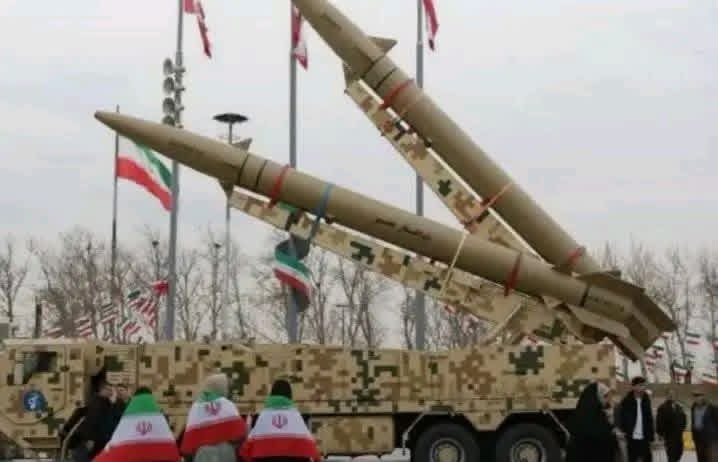 د ايران توغ نديو 71يمه څپه په اسرا،،ئلو کې ټاکل شوي اهداف شړشم کړي، دا ځل 60 فیصده توغ ندي هدف ته رسيدلي . د رادار يې څه شی جوړ دی ؟ 😂