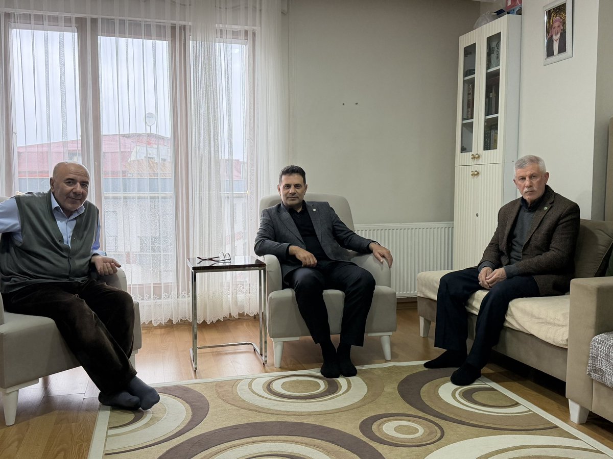 Sancaktepe ilçe yönetimimizle bayram vesilesiyle kıymetli büyüklerimizi ziyaret ederek bayramlarını tebrik ettik; ziyaretlerimizi sürdürüyoruz.

Rabbim büyüklerimizin dualarını kabul eylesin, bizleri onların hayır duasından mahrum bırakmasın. Bayramımız mübarek olsun.
#HÜDAPAR