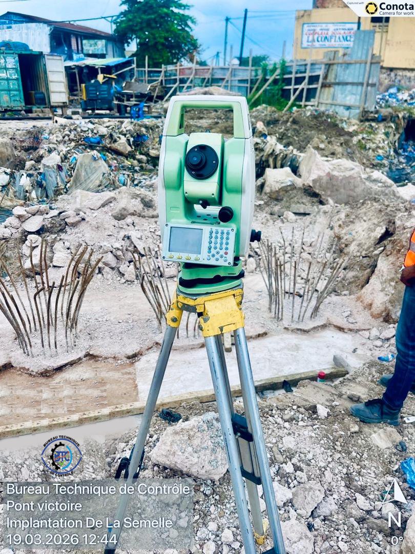 BTC_Officiel_'s tweet photo. 🛑🛑🛑PONT VICTOIRE: LES EXPERTS DU BTC MOBILISÉS POUR LA QUALITÉ DE L'OUVRAGE

Dans le cadre des travaux de construction du Pont Victoire, les experts du BTC, sous les orientations du Directeur Général du BTC, M. JEAN-AIMÉ MAVAR TAYEY, sont pleinement mobilisés afin d’assurer un contrôle rigoureux et la conformité de chaque phase du projet. 
De la fouille à la mise en œuvre des semelles, en passant par l’ensemble des étapes techniques, un suivi minutieux est assuré pour garantir la qualité et la durabilité de l’ouvrage.

Par ailleurs, cette mobilisation s’inscrit dans une dynamique plus large de suivi des travaux de modernisation et de réhabilitation de 115 km d’infrastructures, au sein desquels le chantier du Pont Victoire occupe une place particulière.