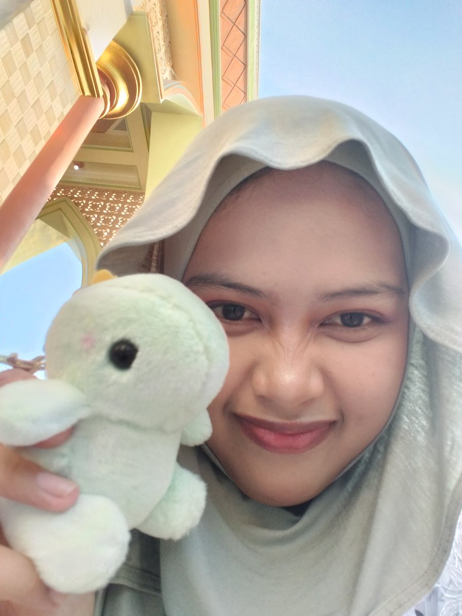 fathanlily's tweet photo. eid mubarak dari aku dan dino 💚 https://t.co/1q0sYf4wNr